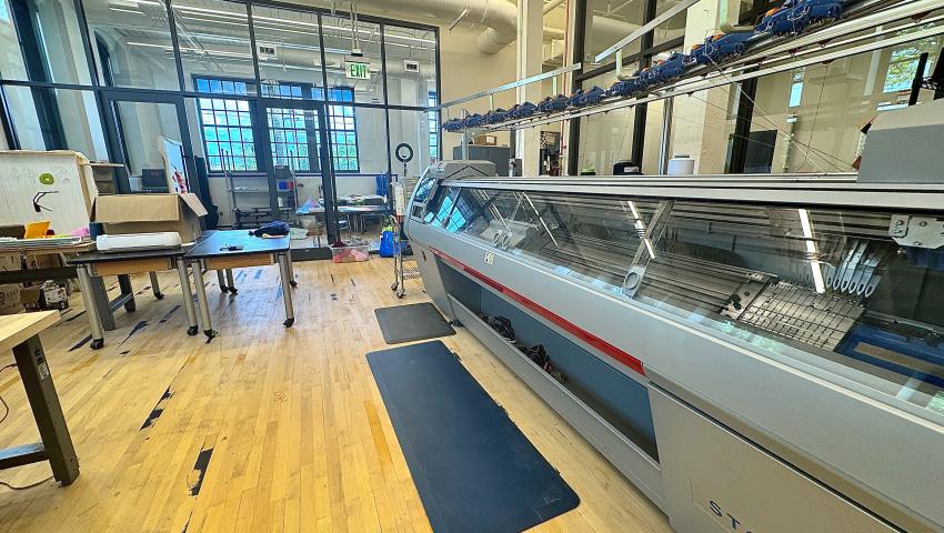 Digital Knitting Machine